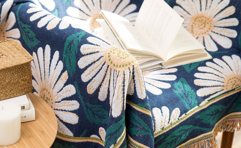 Daisy Throw Blanket